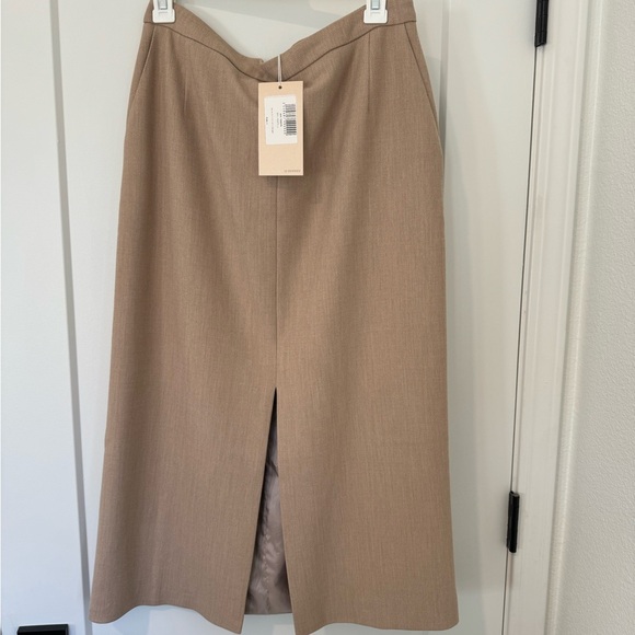 Dresses & Skirts - Brand New 12 Storeez pencil skirt.
